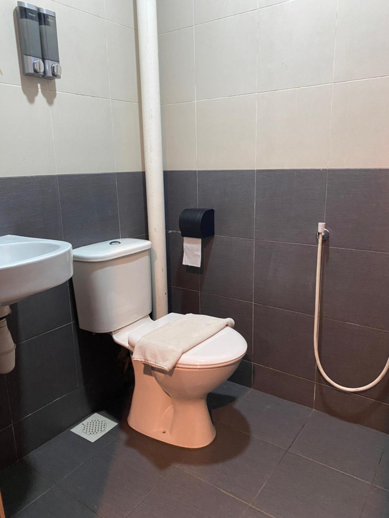 V Hotel Johor Bahru Zewnętrze zdjęcie